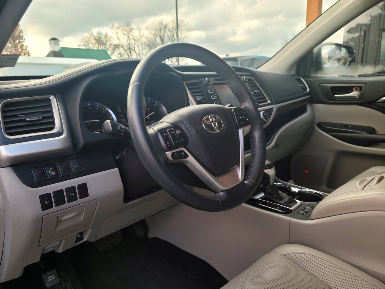 Used 2016 Toyota Highlander Limited image 9
