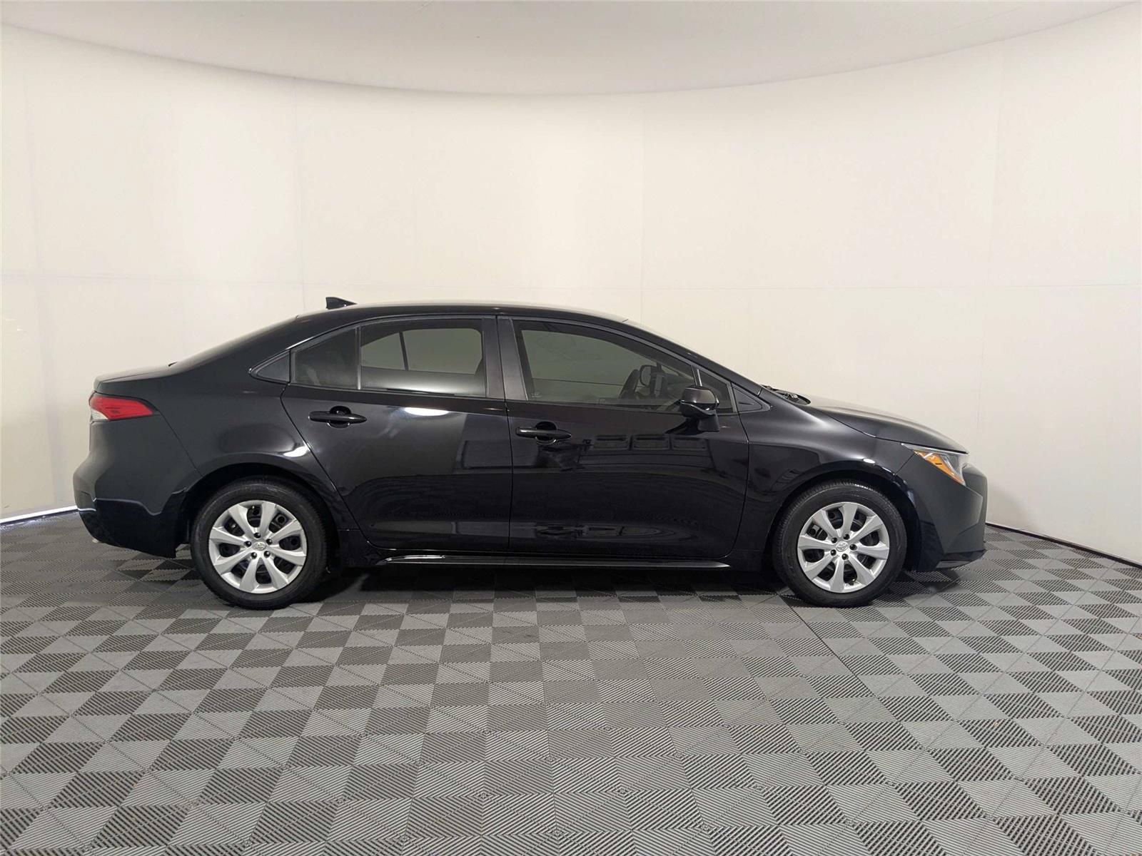 Certified 2023 Toyota Corolla LE FWD image 4
