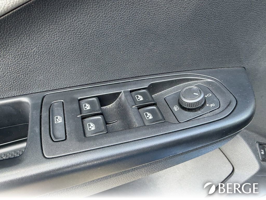 Used 2023 Volkswagen Taos SE w/ Panoramic Sunroof Package image 25