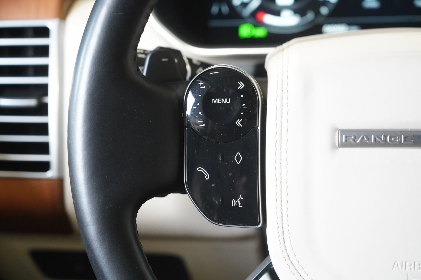 Used 2020 Land Rover Range Rover HSE AWD/4WD image 16