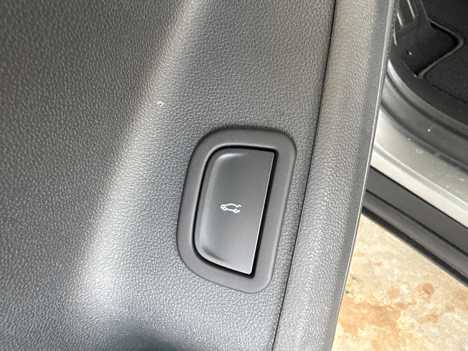 New 2027 Chevrolet Traverse LT w/ Midnight/Sport Edition FWD image 12