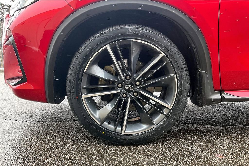 Certified 2023 INFINITI QX55 Essential image 10