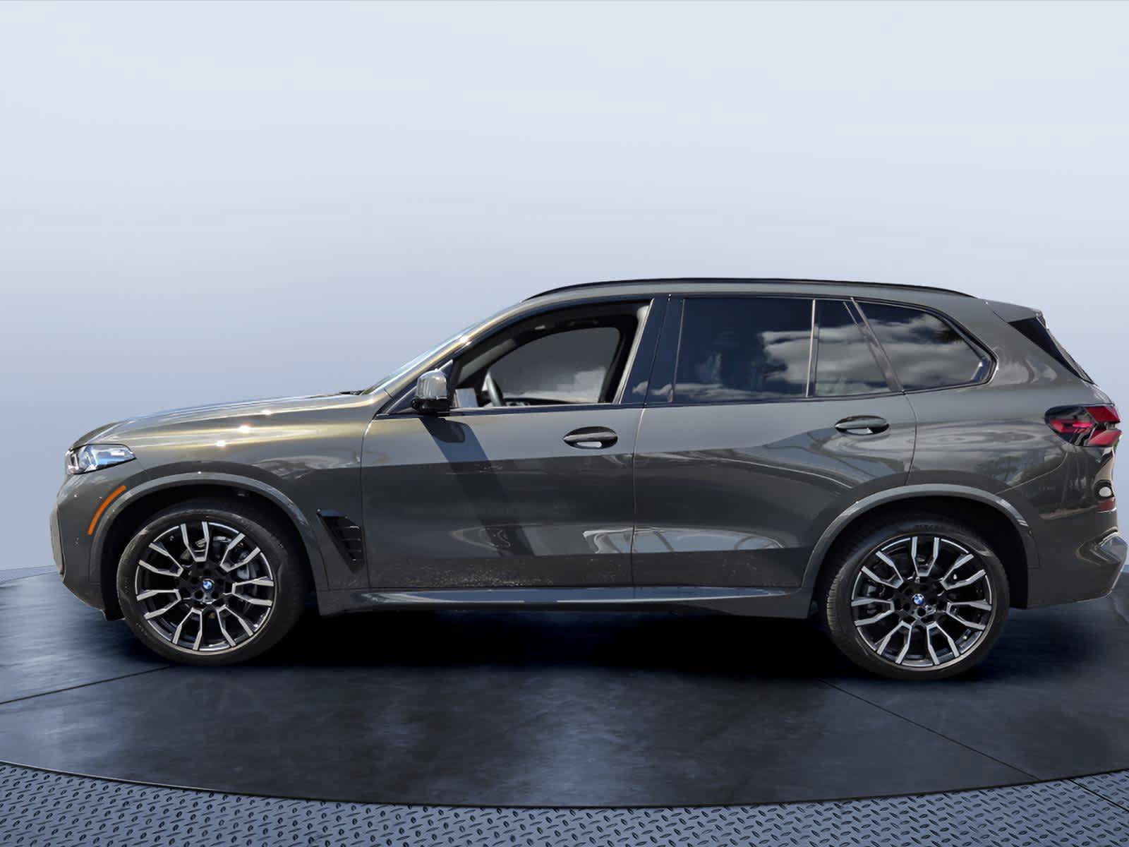 Certified 2026 BMW X5 xDrive40i w/ M Sport Package AWD/4WD image 3