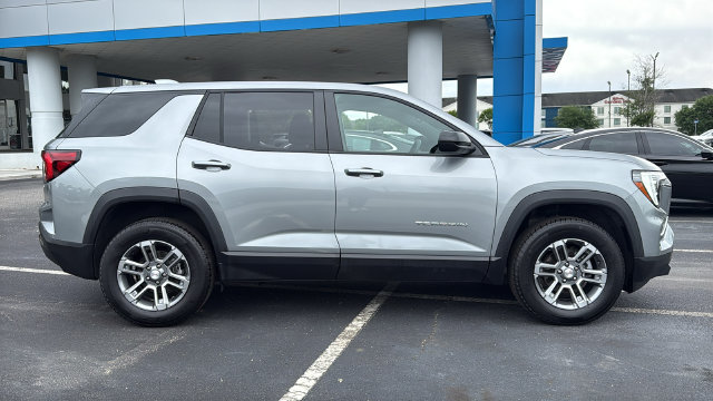 Used 2025 GMC Terrain Elevation AWD/4WD image 8