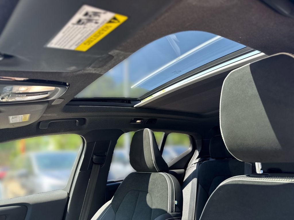 Used 2023 Volvo XC40 Recharge Plus AWD/4WD image 16