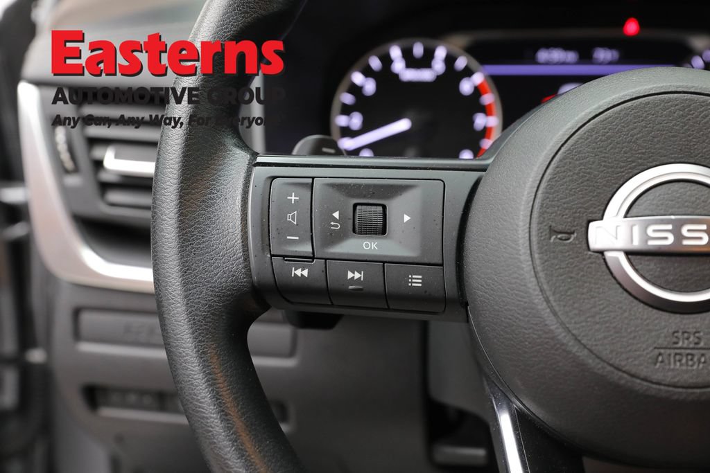 Used 2023 Nissan Rogue S AWD/4WD image 14