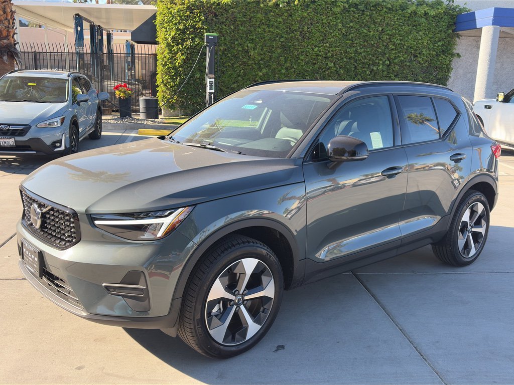 New 2026 Volvo XC40 B4 Core w/ Protection Package image 3