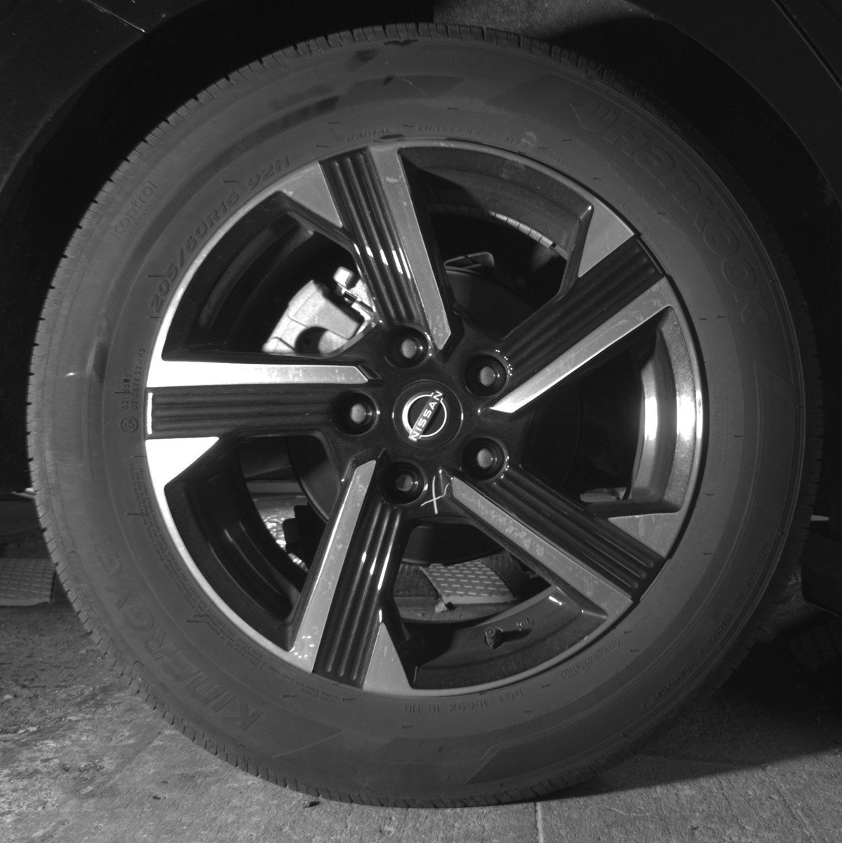 Used 2025 Nissan Sentra SV FWD image 15