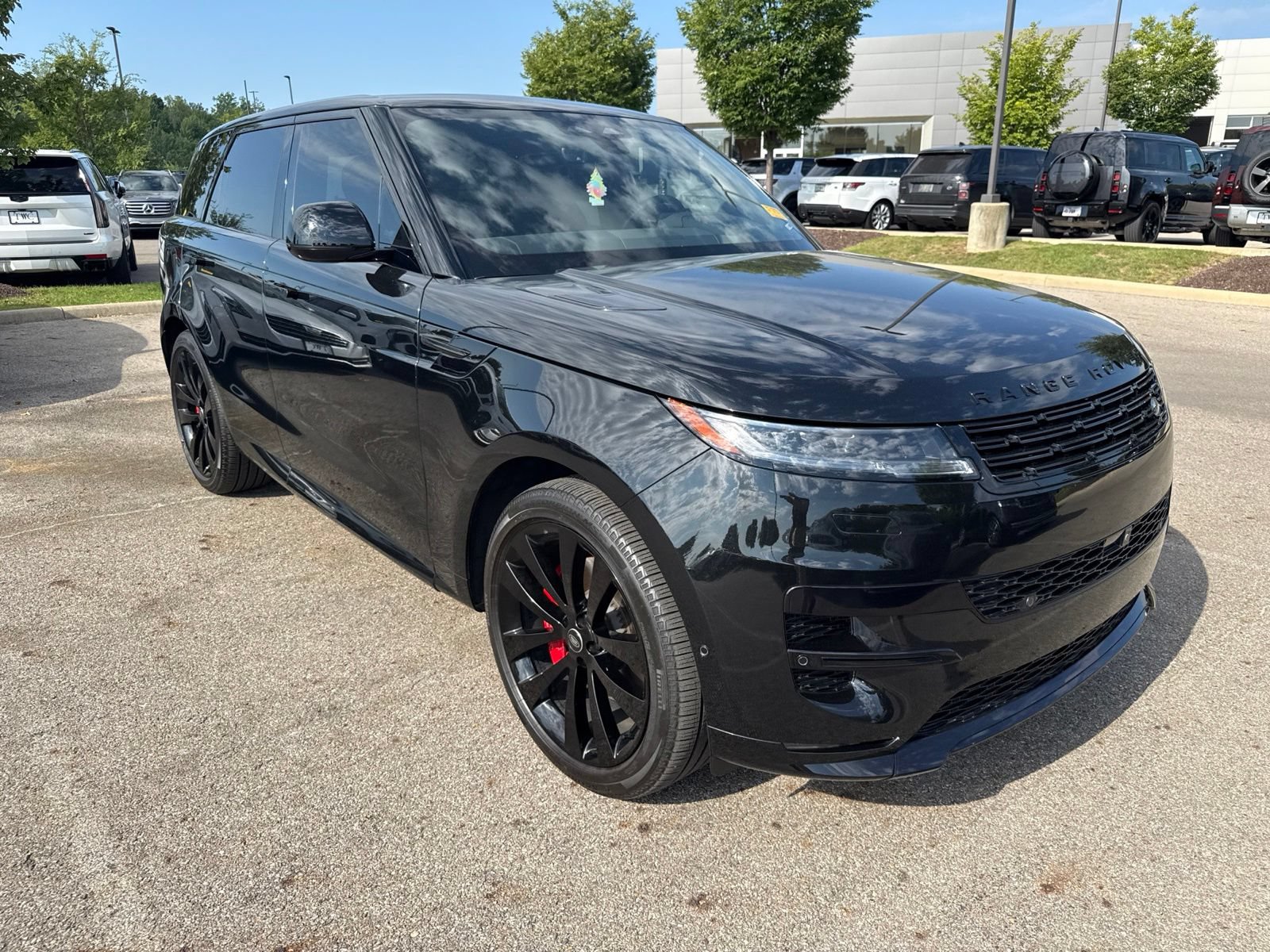 Used 2025 Land Rover Range Rover Sport Dynamic SE AWD/4WD image 3