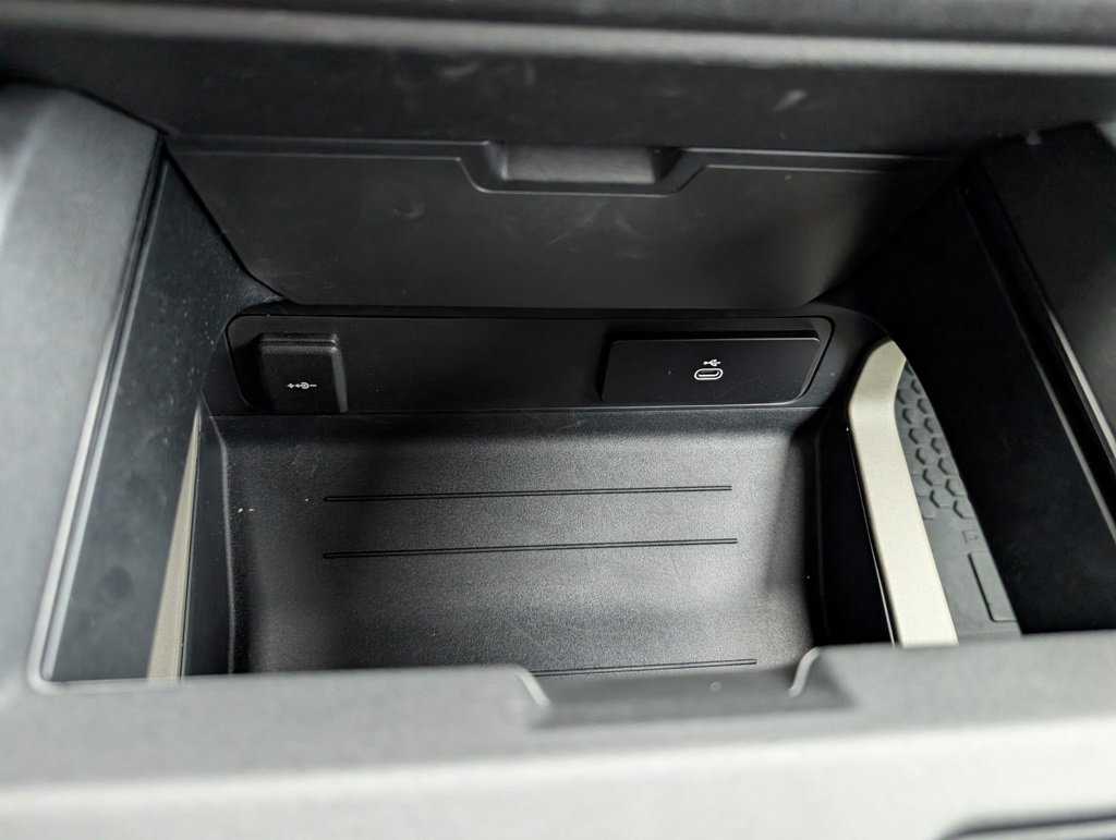 Used 2025 Land Rover Defender 110 image 20