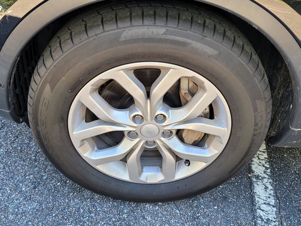 Used 2020 Land Rover Discovery SE image 40