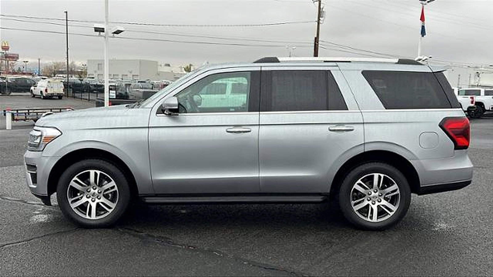 Used 2024 Ford Expedition Limited image 7