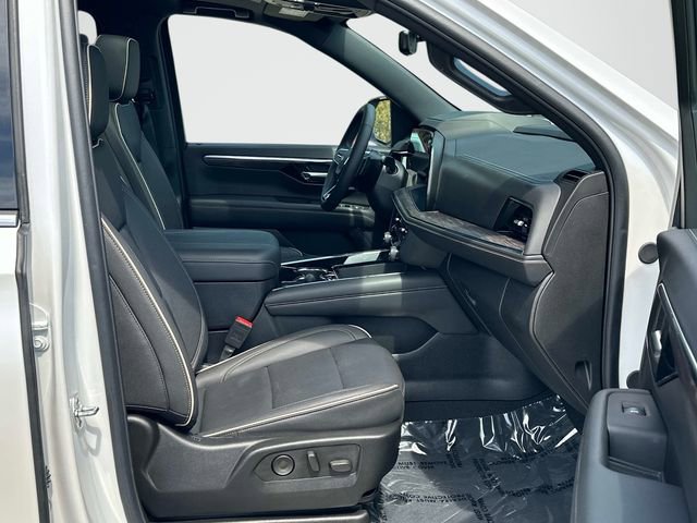 Used 2025 Chevrolet Suburban Premier AWD/4WD image 21