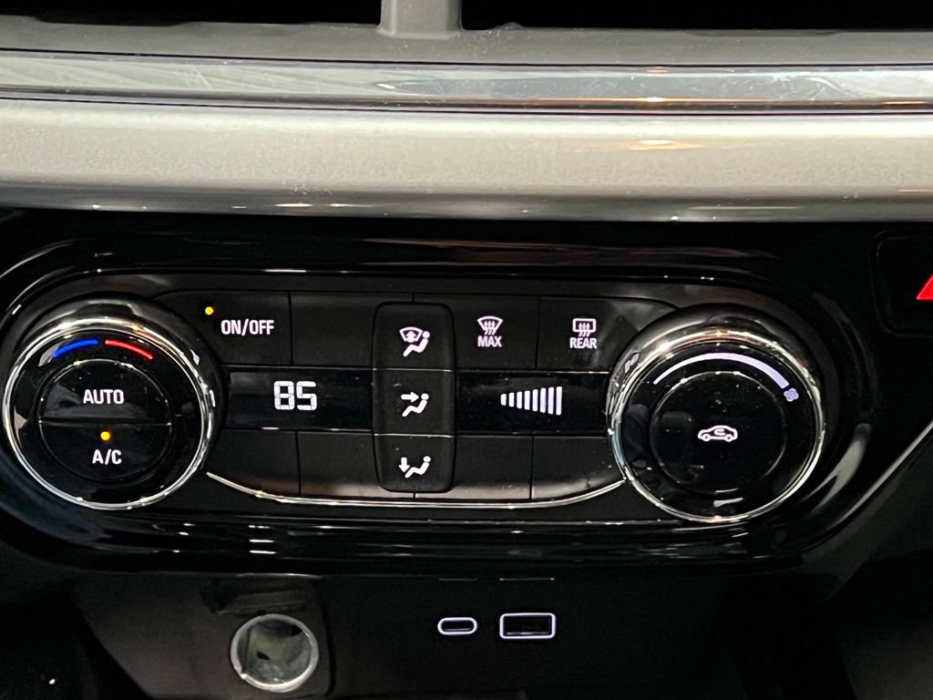 Used 2025 Chevrolet Trax LT image 33