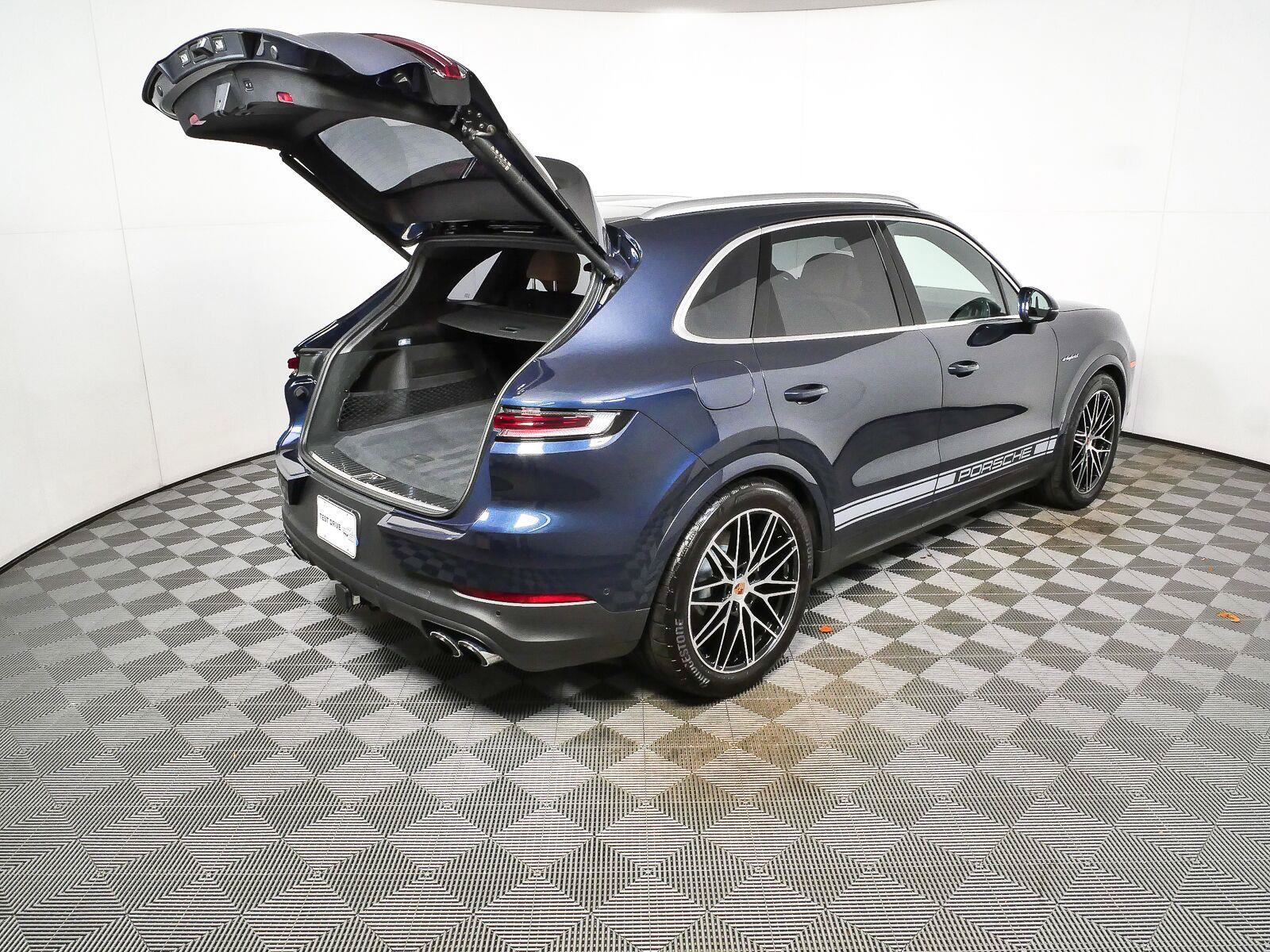 Certified 2026 Porsche Cayenne E-Hybrid AWD/4WD image 31