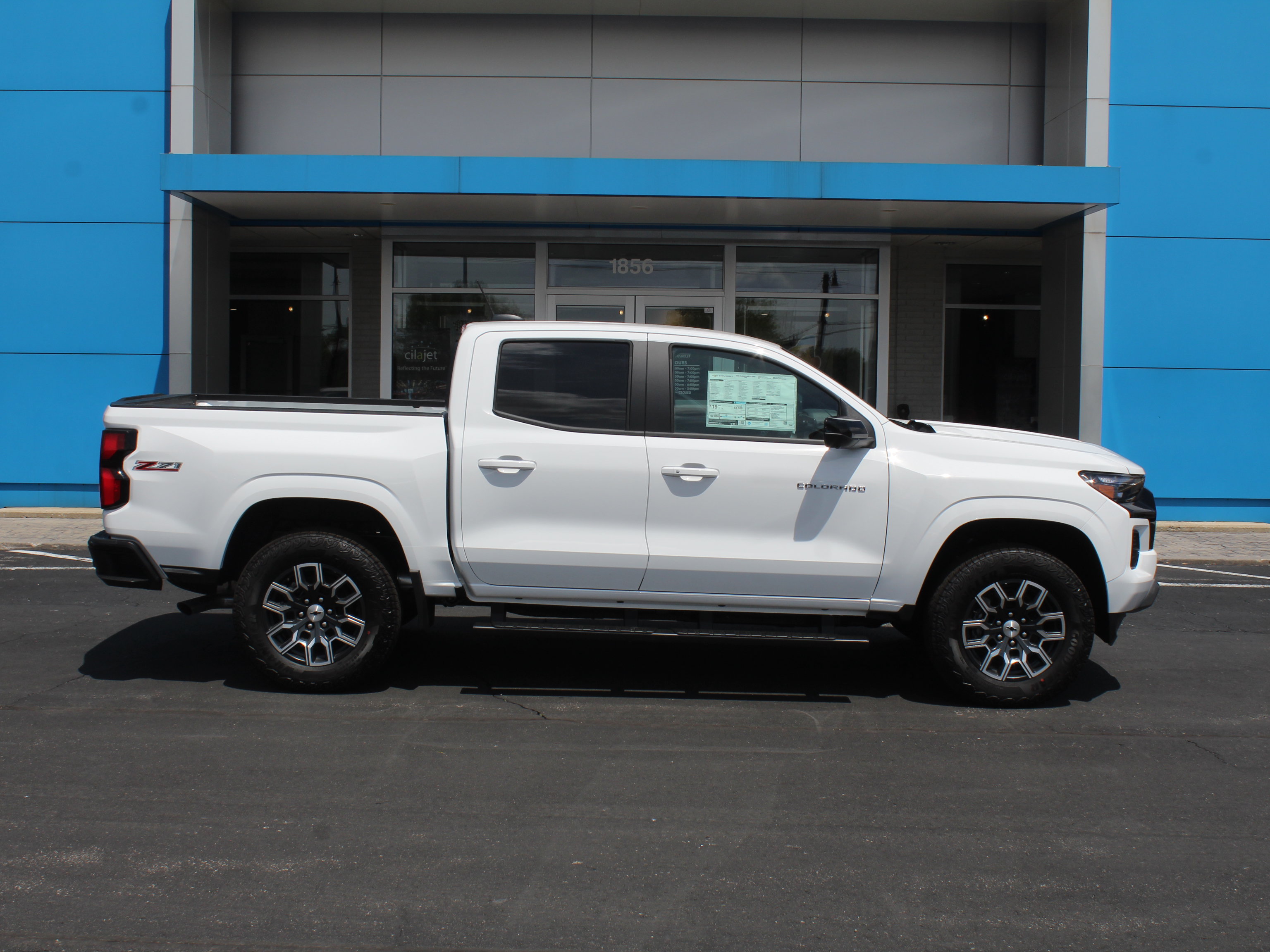New 2026 Chevrolet Colorado Z71 w/ Technology Package AWD/4WD image 3
