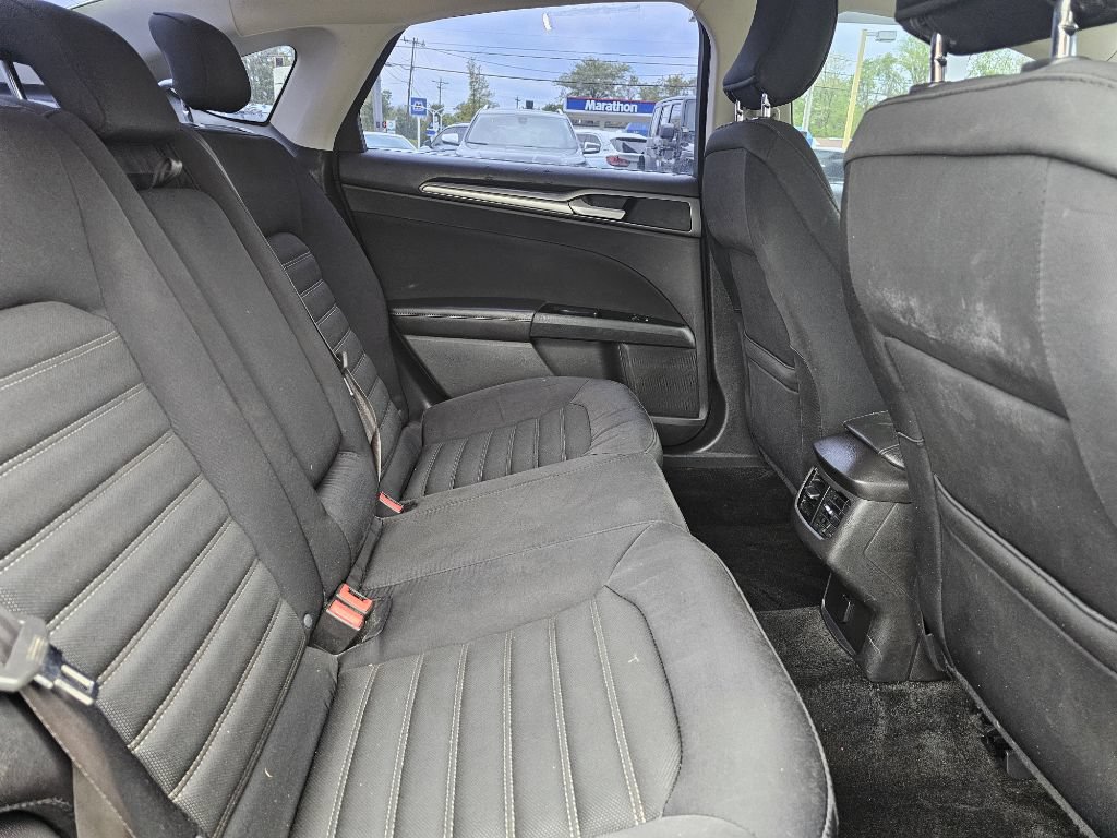 Used 2015 Ford Fusion SE FWD image 33