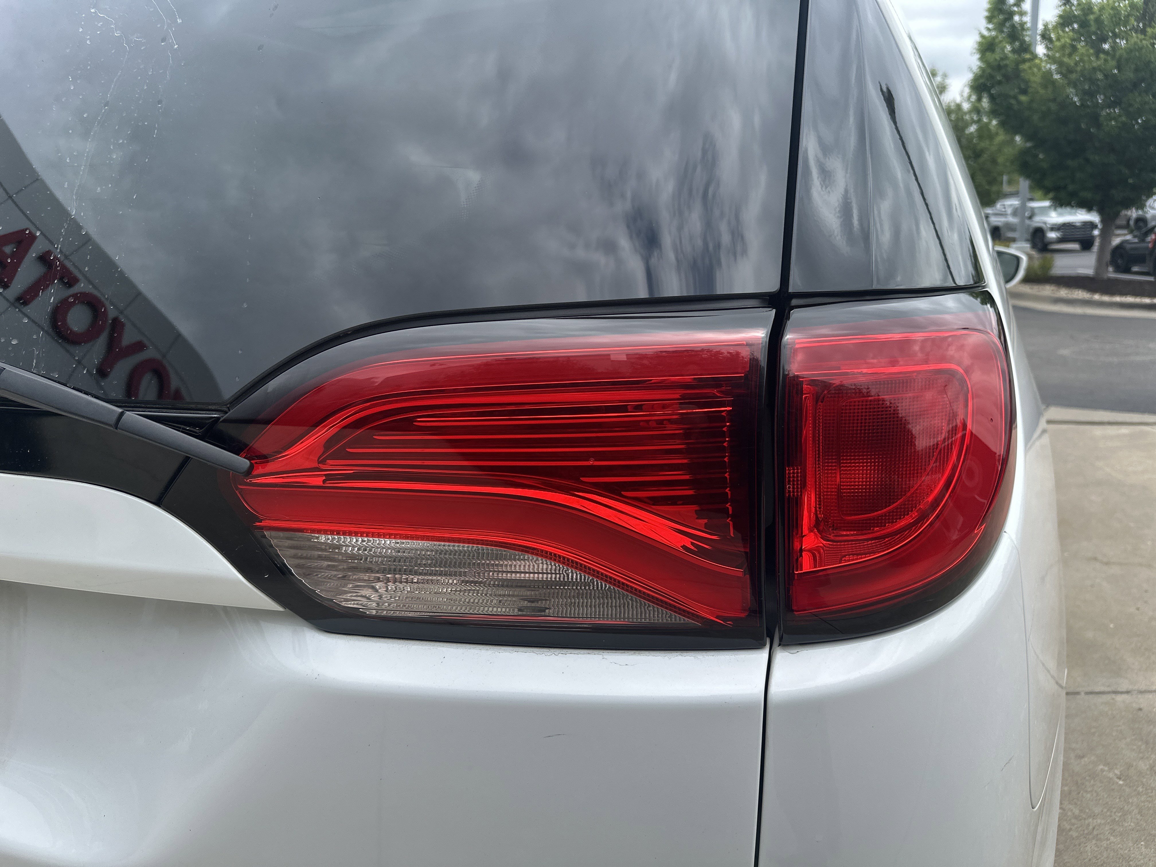 Used 2017 Chrysler Pacifica Limited FWD image 31