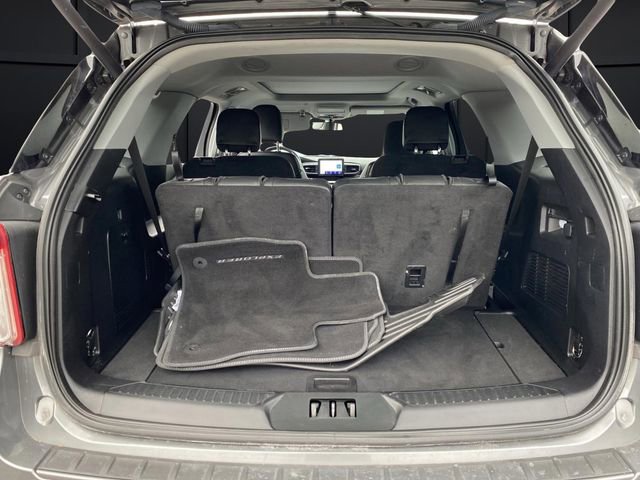 Used 2022 Ford Explorer XLT w/ Equipment Group 202A image 16