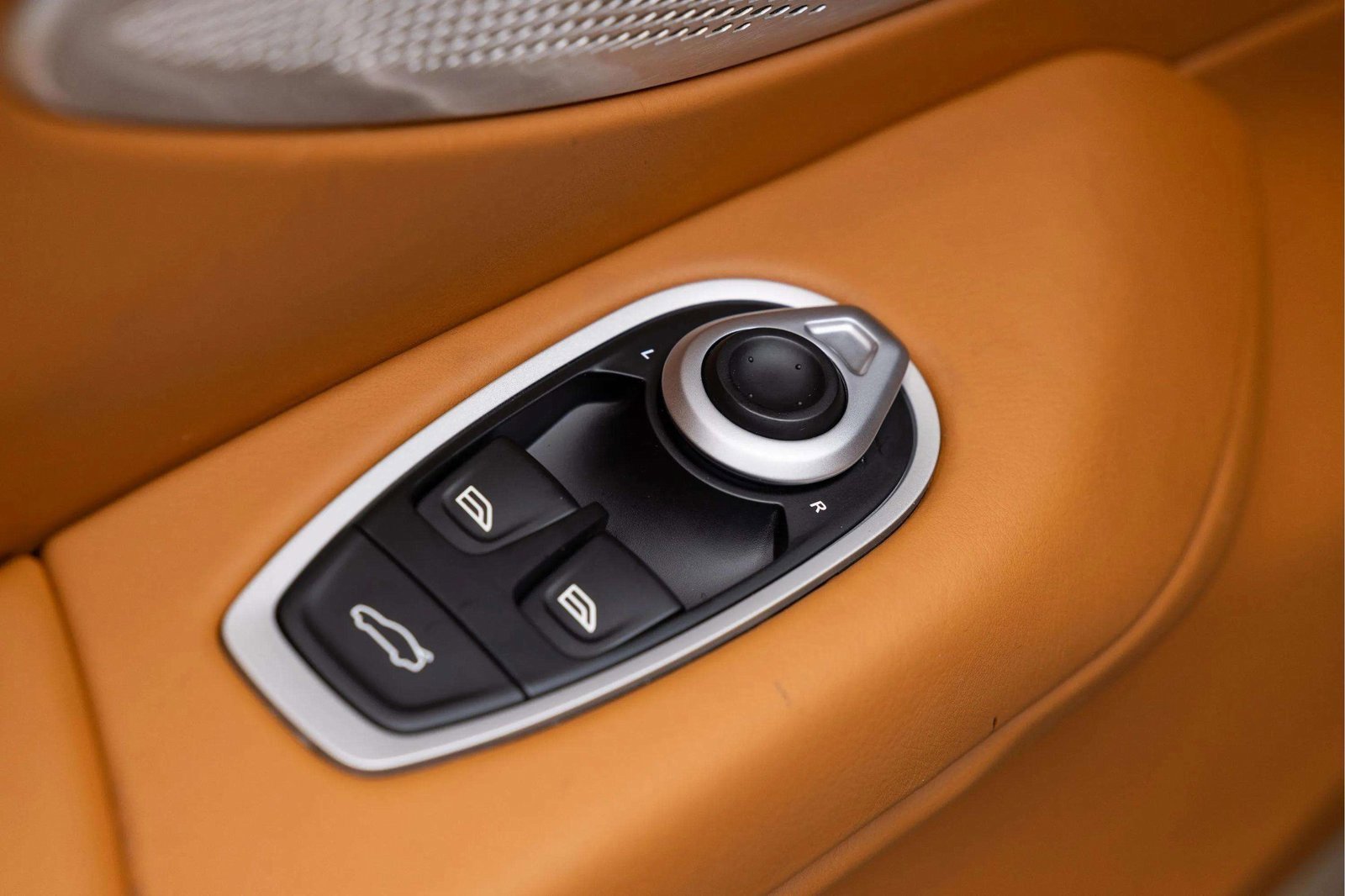 New 2026 Aston Martin V8 Vantage Roadster image 34