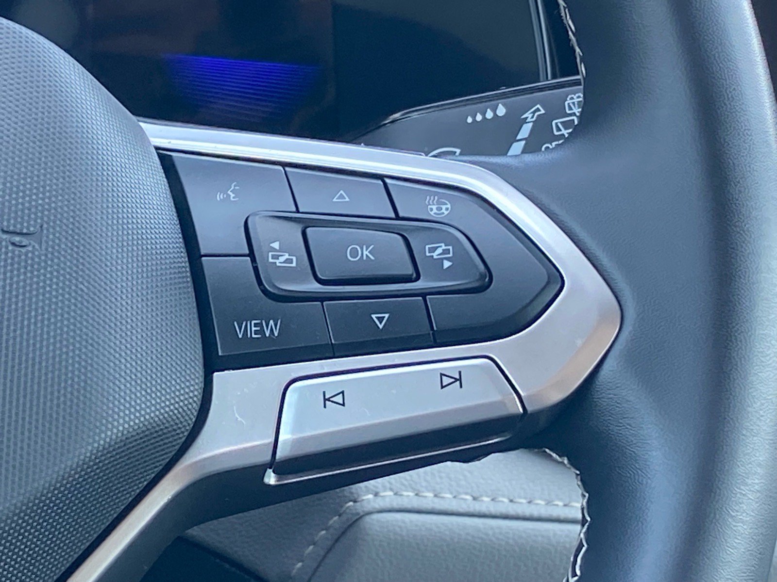 Certified 2024 Volkswagen Taos SE AWD/4WD image 7
