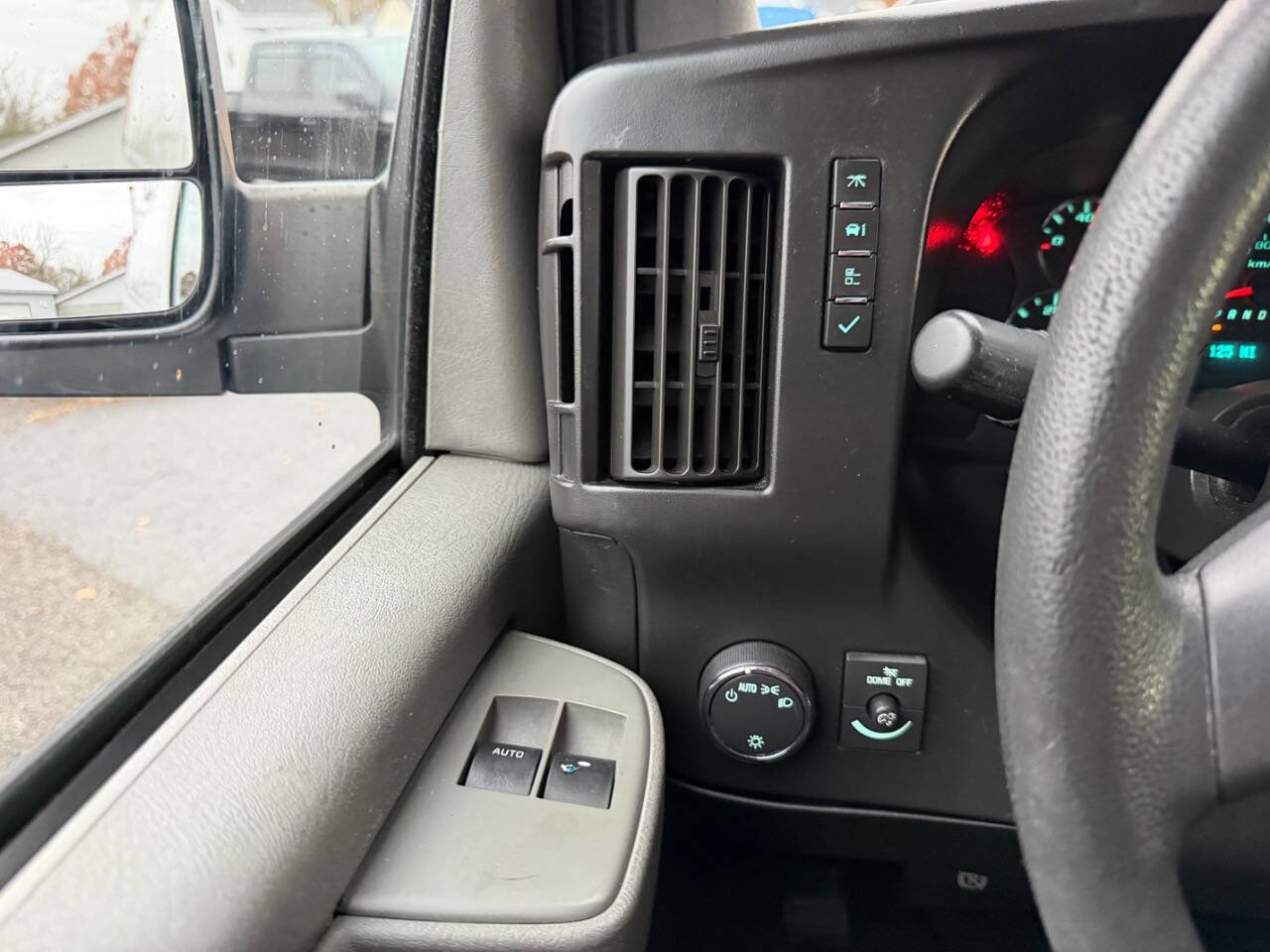 Used 2017 Chevrolet Express 2500 Extended image 13