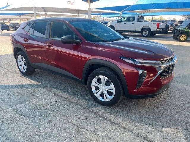 Used 2025 Chevrolet Trax LS image 3