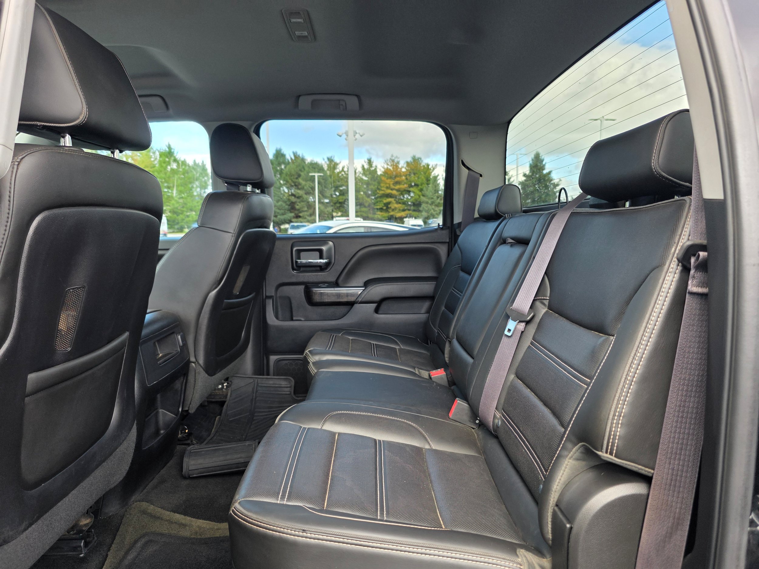 Used 2015 GMC Sierra 2500 Denali w/ Duramax Plus Package AWD/4WD image 11