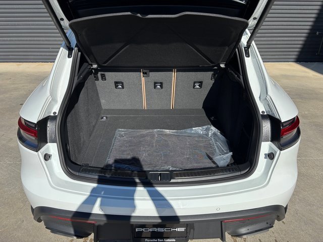 Certified 2025 Porsche Macan image 26