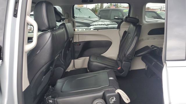 Certified 2024 Chrysler Pacifica Touring-L image 22