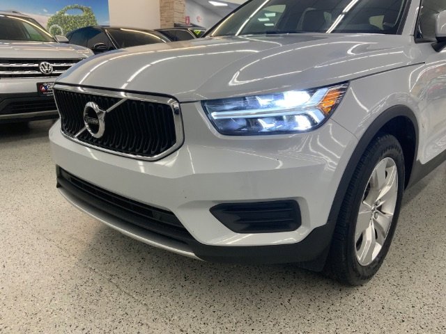 Used 2022 Volvo XC40 T4 Momentum image 36