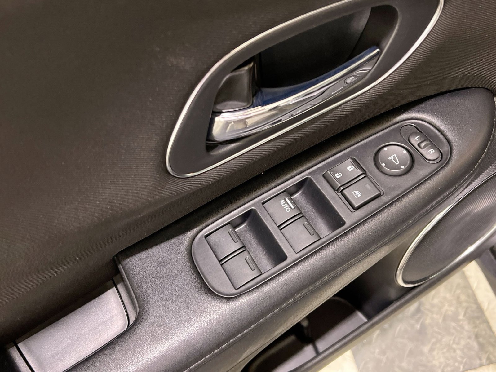 Used 2018 Honda HR-V EX image 29