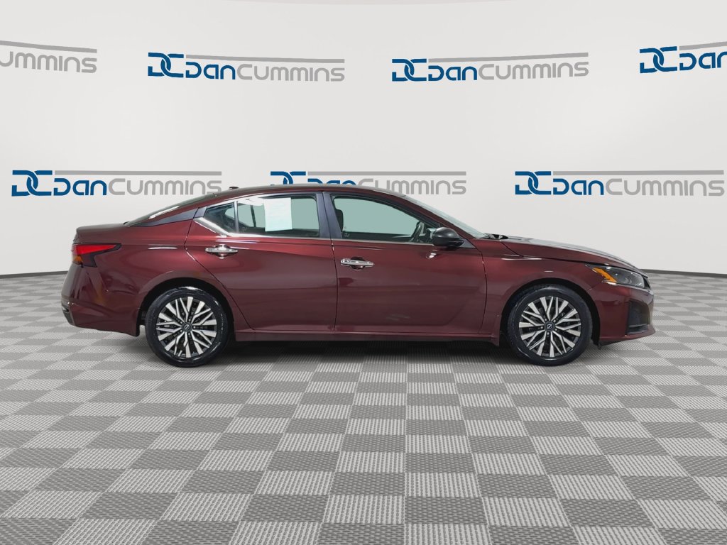 Used 2024 Nissan Altima 2.5 SV FWD image 9