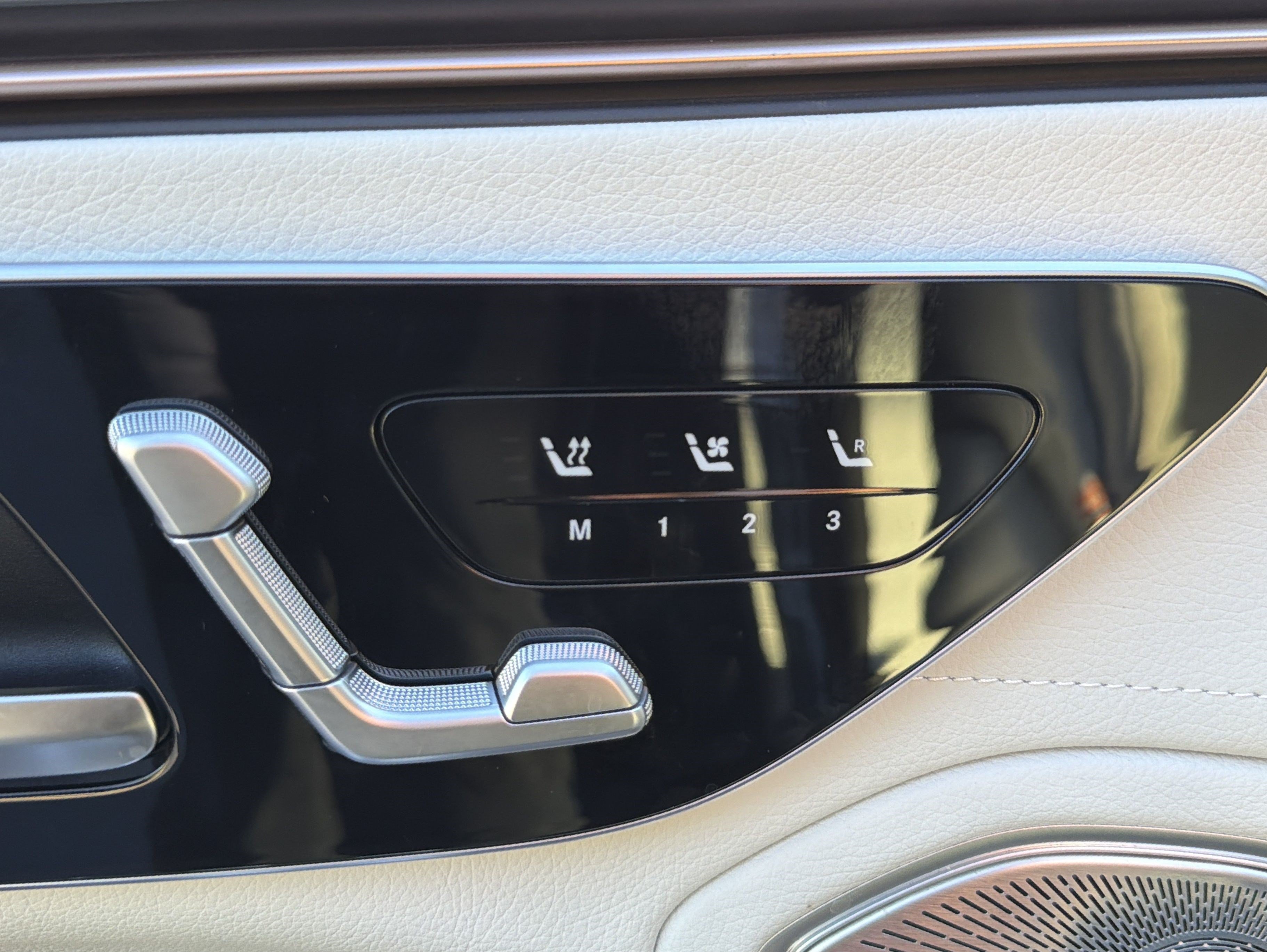 Used 2022 Mercedes-Benz EQS AMG 4MATIC w/ Exclusive Trim Package image 27