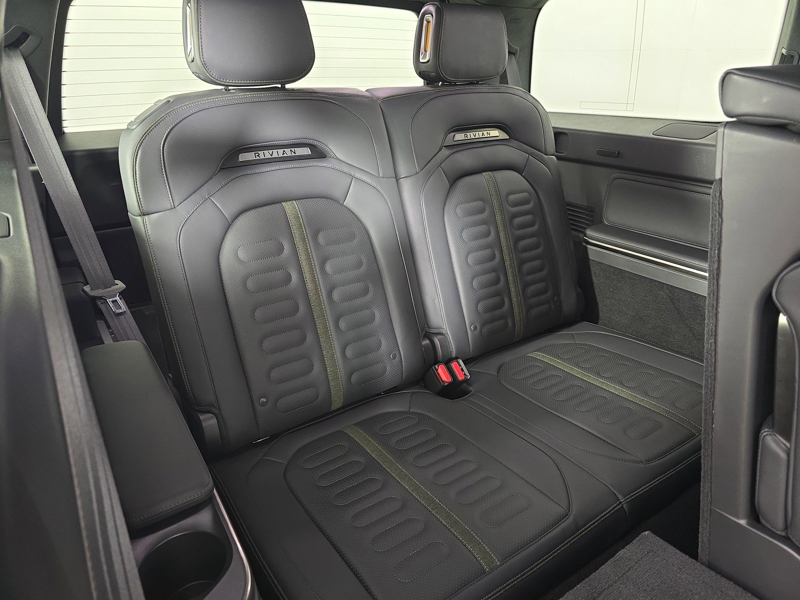 Used 2023 Rivian R1S Adventure AWD/4WD image 25