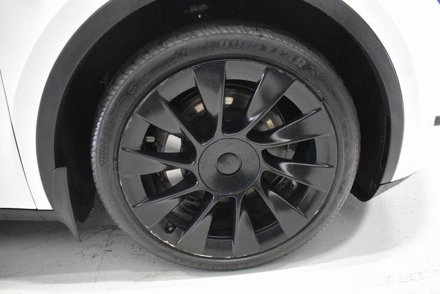Used 2021 Tesla Model Y Long Range image 10