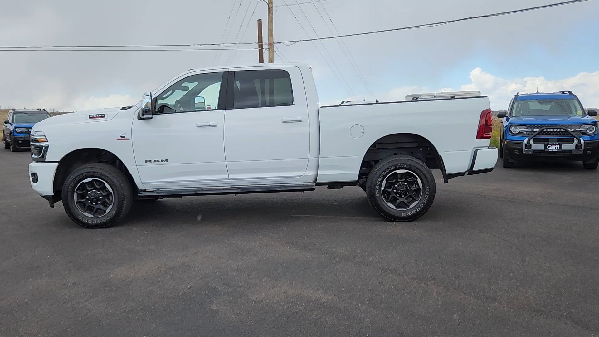 Used 2025 RAM 2500 Laramie AWD/4WD image 2