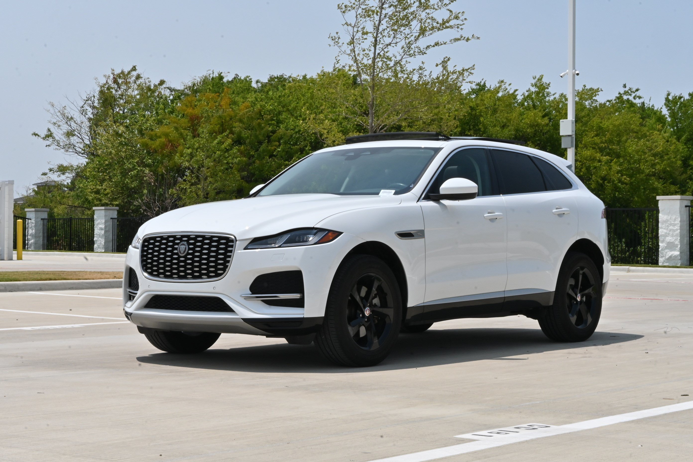 Used 2022 Jaguar F-PACE AWD/4WD image 5
