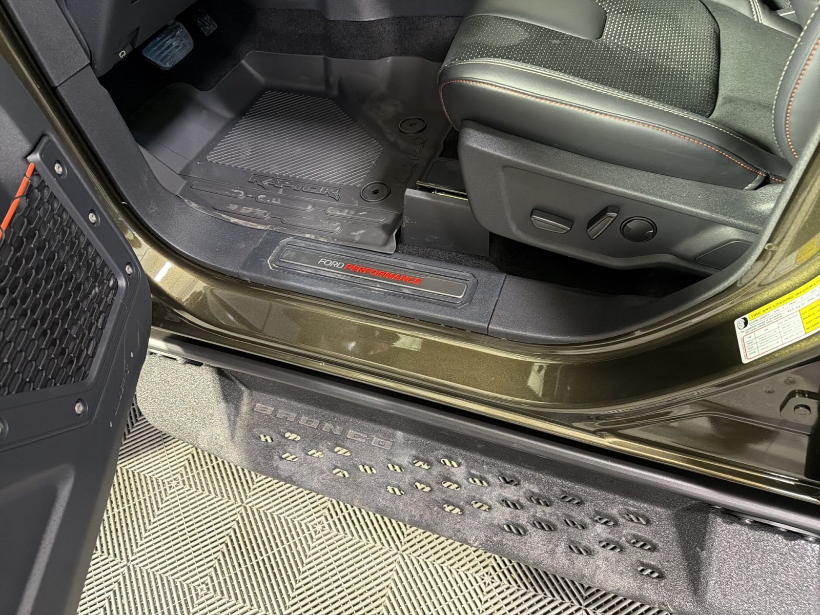 New 2025 Ford Bronco Raptor w/ Interior Carbon Fiber Pack AWD/4WD image 18