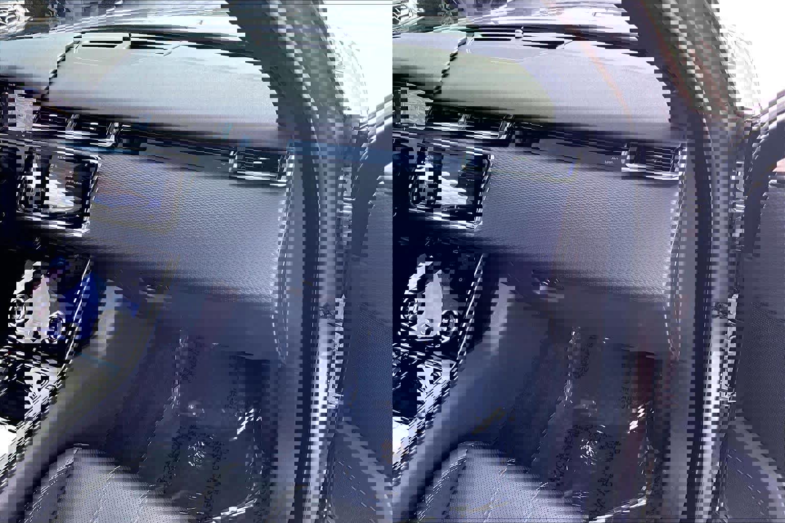 Used 2020 Land Rover Range Rover Velar R-Dynamic S image 19