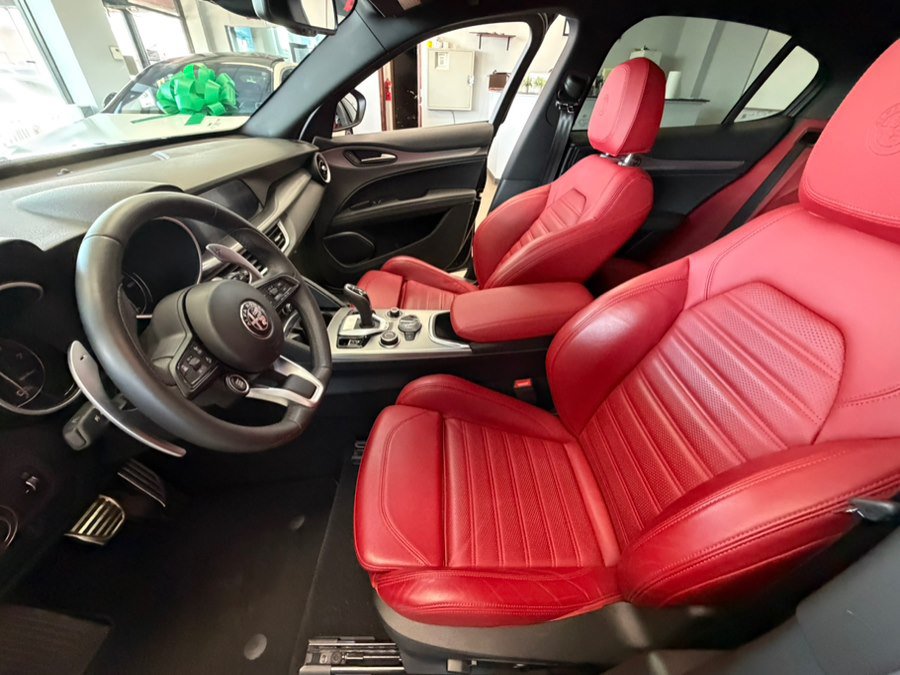 Used 2023 Alfa Romeo Stelvio Veloce AWD/4WD image 24