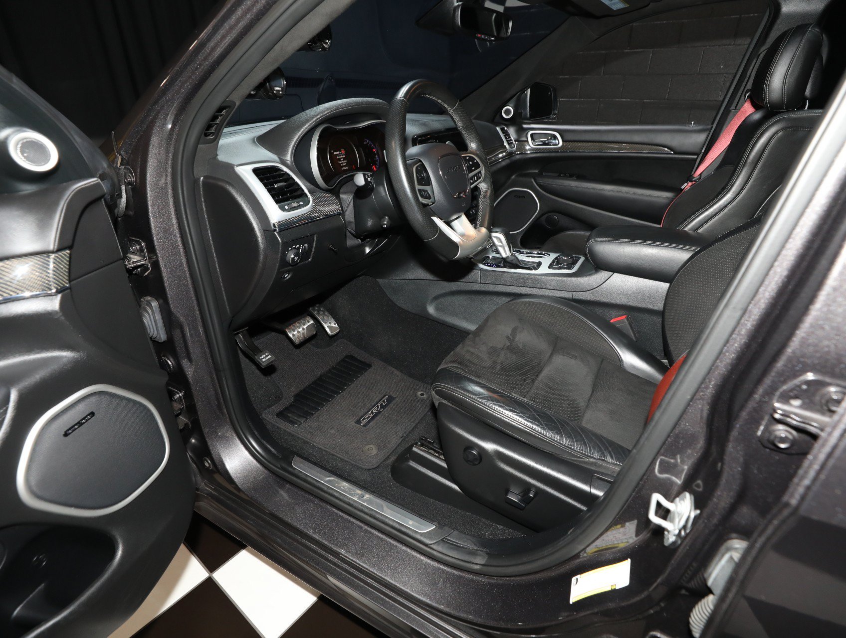 Used 2019 Jeep Grand Cherokee SRT AWD/4WD image 3