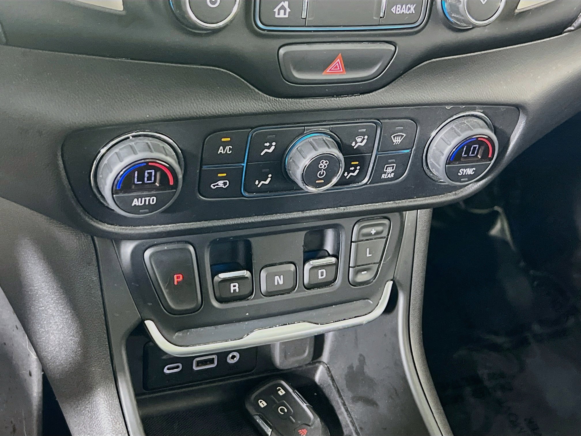 Used 2019 GMC Terrain SLE w/ Driver Convenience Package AWD/4WD image 15