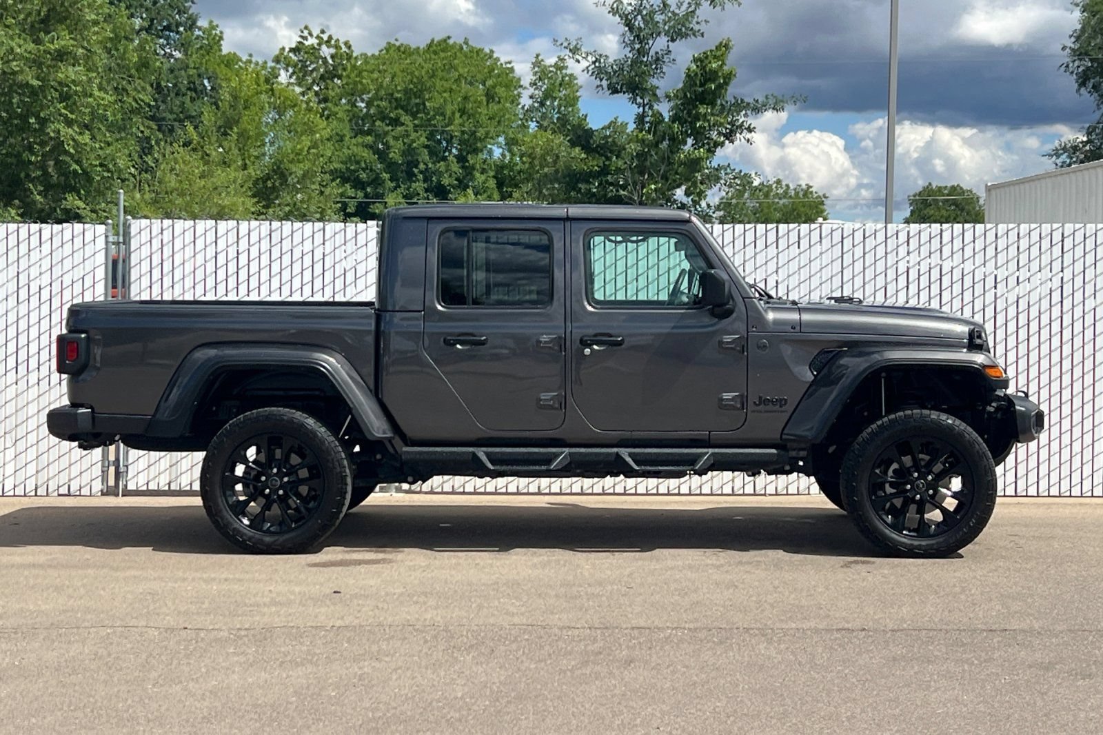 Used 2024 Jeep Gladiator Sport AWD/4WD image 3