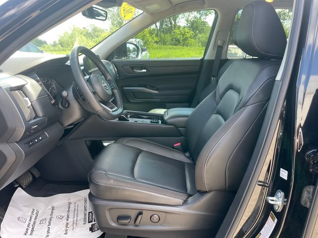 Used 2025 Nissan Pathfinder SL AWD/4WD image 19