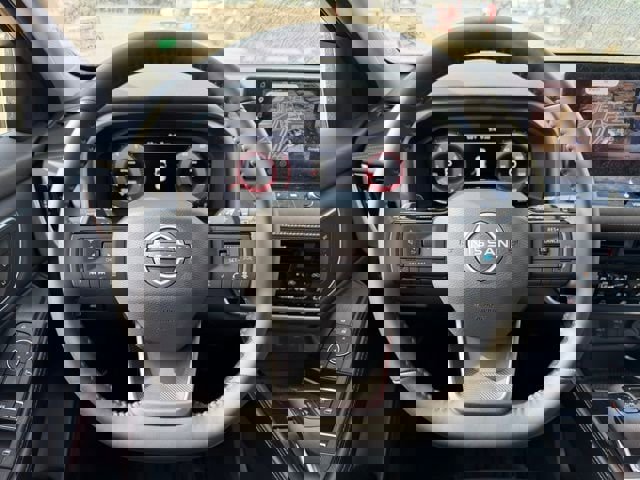 Used 2025 Nissan Rogue Platinum w/ Platinum Premium Package image 16