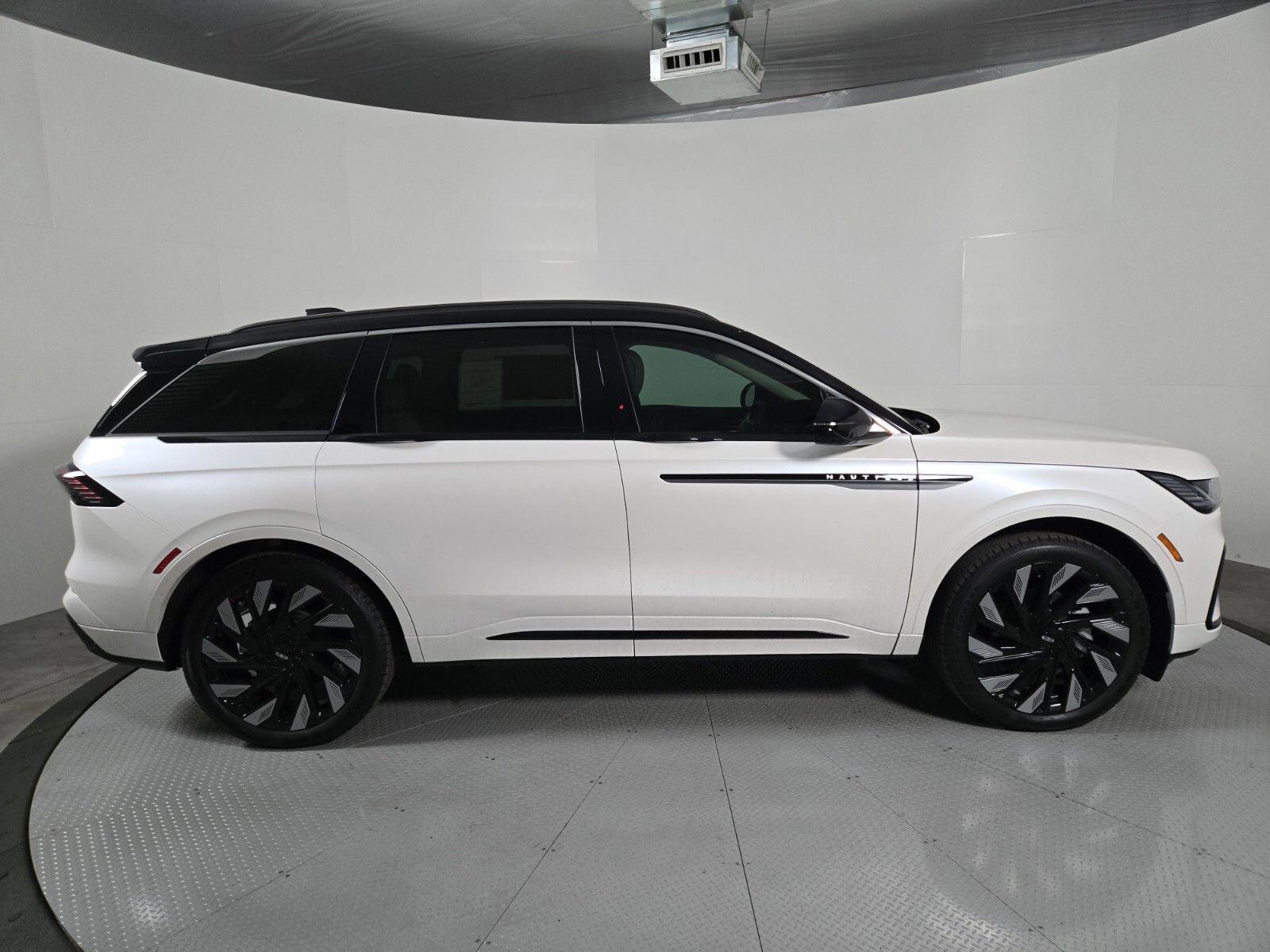 New 2026 Lincoln Nautilus Black Label w/ Jet Appearance Package image 3