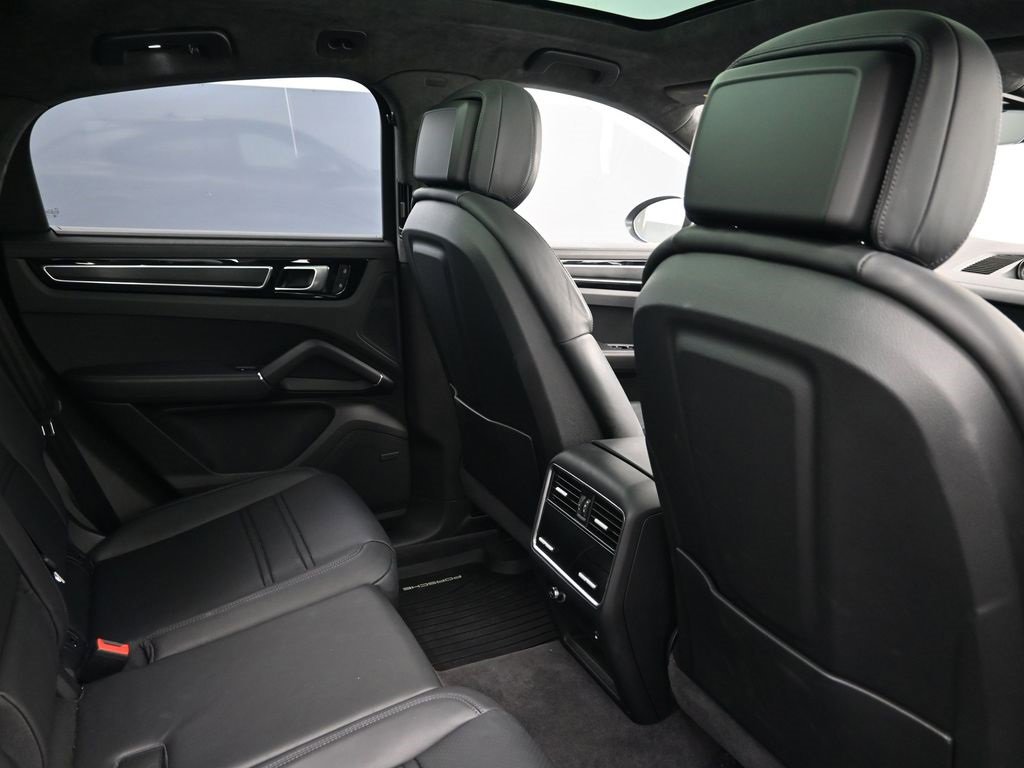 Certified 2023 Porsche Cayenne GTS image 7