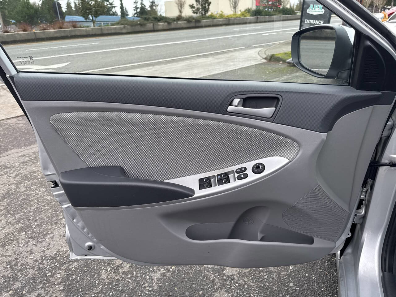 Used 2013 Hyundai Accent GLS image 28