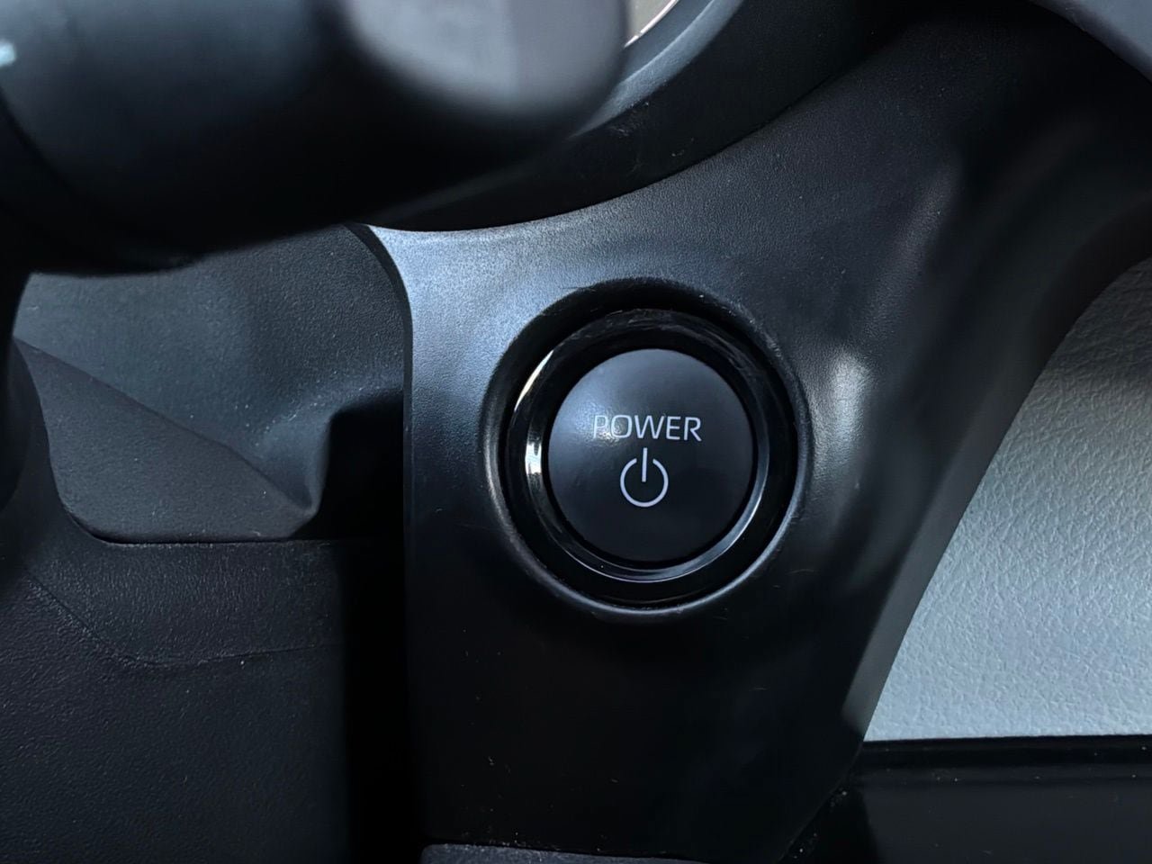 Used 2025 Toyota Sienna XLE FWD image 31